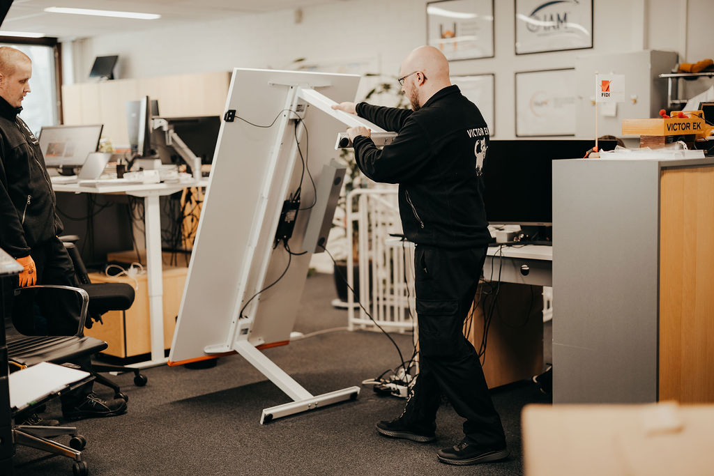 Order full-service business move from Victor Ek